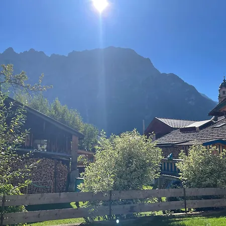 Ferienwohnung Mit Terrasse Und Garten Mit Blick Zum Karwendelgebirge *